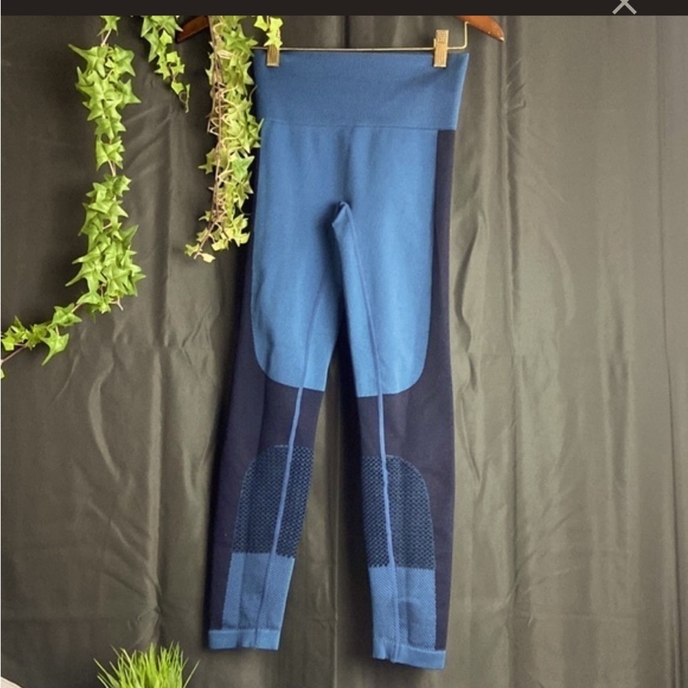 Target active leggings - blue/navy with seamless style with laser cut details